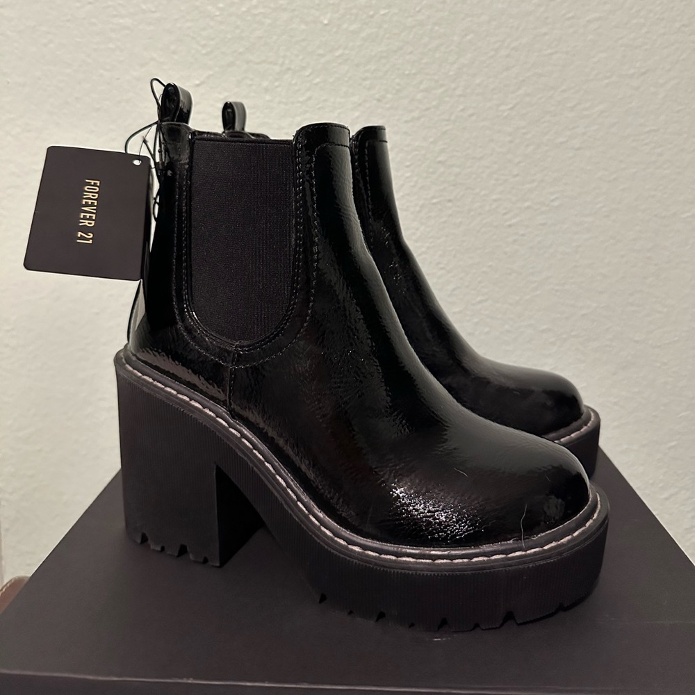 Forever 21 Black boots (new with tags). US Women’s Size 5.5